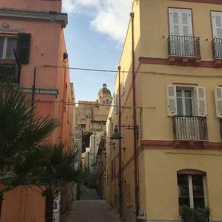 Casa Rossa&blu In Centro Citta קליארי
